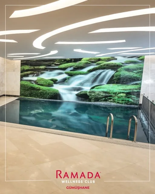 Ramada Wellness Club kapalı havuzundan bir görünüm