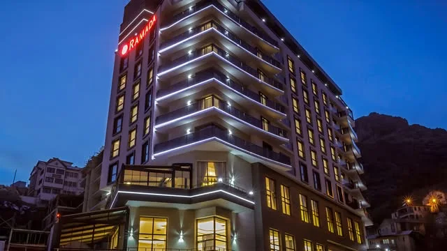 Akşam ışıklarıyla Ramada Gümüşhane